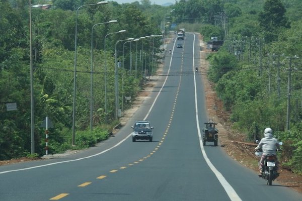 quốc lộ 20 đi qua địa phận tỉnh Đồng Nai và tỉnh Lâm Đồng dài 268km, trong đó đoạn qua tỉnh Đồng Nai dài 75,6km có nền đường rộng 12 - 15m, mặt đường rộng hơn 7m, thảm bê tông nhựa.