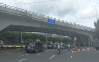 TP.HCM cấm toàn bộ phương tiện đi qua cầu vượt Nguyễn Hữu Cảnh