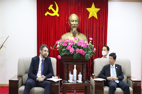 Chủ tịch UBND tỉnh Bình Dương Võ Văn Minh, khẳng định: bên cạnh việc đẩy mạnh phát triển kinh tế - xã hội, Bình Dương cam kết tích cực mở rộng quan hệ hợp tác song phương và đa phương