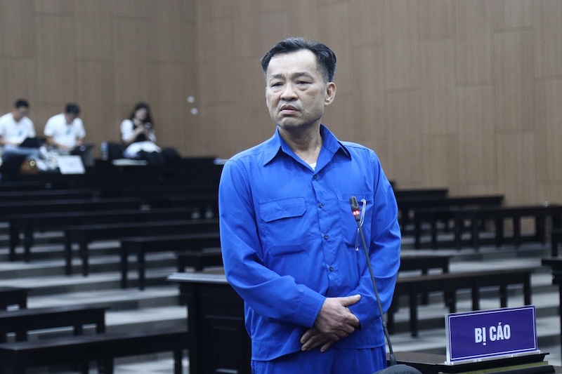 TAND TP.Hà Nội tuyên án 12 bị cáo trong vụ giao đất giá rẻ, gây thiệt hại 45,3 tỉ đồng, xảy ra tại tỉnh Bình Thuận, riêng cựu Chủ tịch UBND tỉnh Bình Thuận Nguyễn Ngọc Hai bị tuyên 5 năm tù.