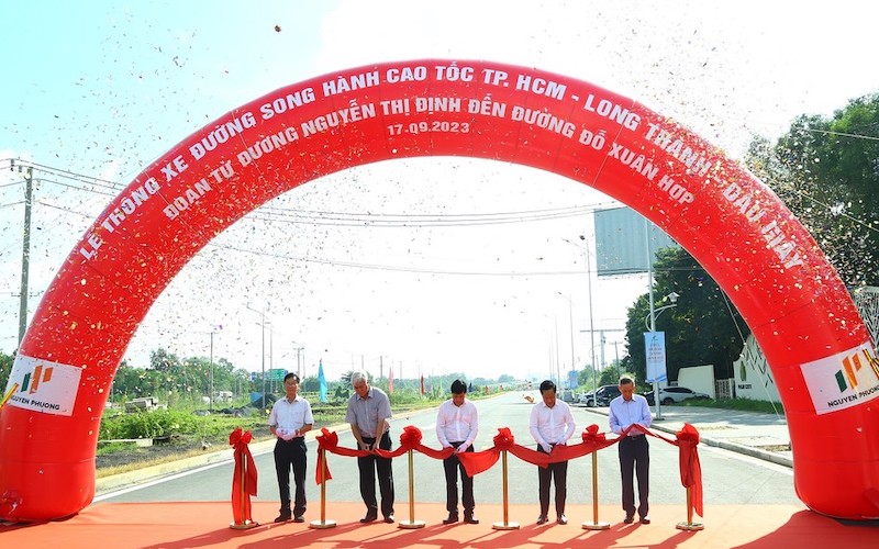 ngày 17/9/2023, Sở GTVT TP.HCM và Công ty Nguyên Phương, chính thức tổ chức lễ thông xe công trình đường song hành cao tốc TP.HCM - Long Thành - Dầu Giây