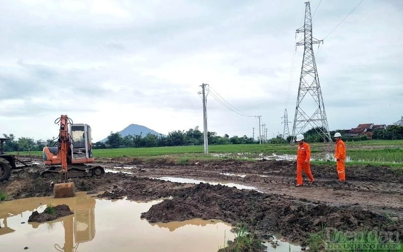 ông Nguyễn Phương Đông - Giám đốc Sở GTVT tỉnh Phú Yên, cho biết: hiện các địa phương còn chậm trong việc di dời hạ tầng kỹ thuật điện nằm trong các dự án thành phần cao tốc Bắc - Nam qua tỉnh Phú Yên.