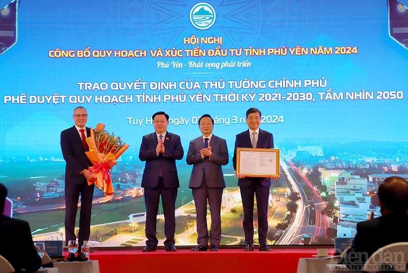 Chủ tịch Quốc hội Vương Đình Huệ, Phó Thủ tướng Trần Hồng Hà và nhiều đại biểu từ trung ương cũng như các địa phương tham dự.
