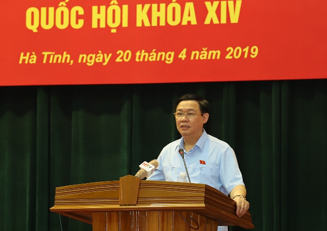 Phó Thủ tướng Vương Đình Huệ cho biết, Chính phủ sẽ tiếp tục hoàn thiện chính sách, pháp luật để tạo ra môi trường thuận lợi cho doanh nghiệp phát triển, là động lực của kinh tế đất nước. Ảnh: Nguyễn Việt