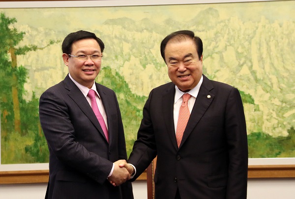 , Phó Thủ tướng Chính phủ Vương Đình Huệ đã có các cuộc hội kiến với Thủ tướng Hàn Quốc Lee Nak Yon và Chủ tịch Quốc hội Hàn Quốc Moon Hee Sang. Ảnh: Nguyễn Việt