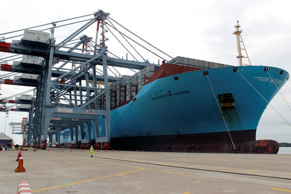 Siêu tàu container Margrethe Maerk của hãng Maersk Line (Đan Mạch) tải trọng 194.000 DWT đã cập cảng quốc tế Cái Mép - Thị Vải.