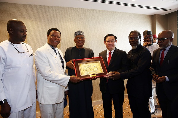 Phó Thủ tướng Chính phủ Vương Đình Huệ cho biết khi tiếp đoàn Hiệp hội doanh nghiệp Nigeria- Việt Nam. Ảnh: Thành Chung