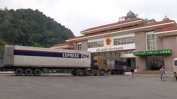 Theo báo cáo nhanh của Sở Công Thương tỉnh Lạng Sơn, tình hình thông quan hàng hóa qua cửa khẩu Tân Thanh trong ngày 21/2 vẫn chưa cải thiện được nhiều.