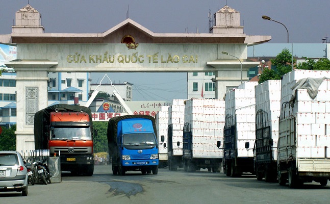 hoạt động thương mại tại khu vực biên giới giữa Việt Nam và Trung Quốc qua các cửa khẩu biên giới đã và đang dần khôi phục. lưu lượng xe và hàng hóa xuất khẩu từ các tỉnh, thành phố đưa lên khu vực cửa khẩu biên giới phía Bắc ngày càng nhiều, bắt đầu đã dẫn đến tình trạng ùn ứ. 