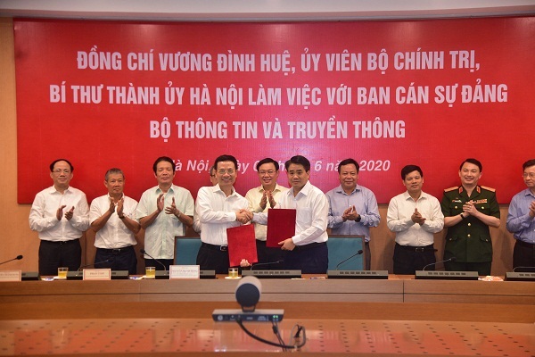 TP. Hà Nội và Bộ TT&TT tiến hành ký kết Biên bản hợp tác năm 2020, 2021 và định hướng các năm tiếp theo.