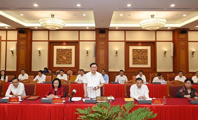 Bí thư Thành ủy Hà Nội Vương Đình Huệ phát biểu tại buổi làm việc. (Nguồn ảnh: Báo Nhân dân)