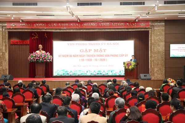 Chánh Văn phòng Thành ủy Trần Anh Tuấn trình bày đã ôn lại những truyền thống vẻ vang của hệ thống Văn phòng cấp ủy. 