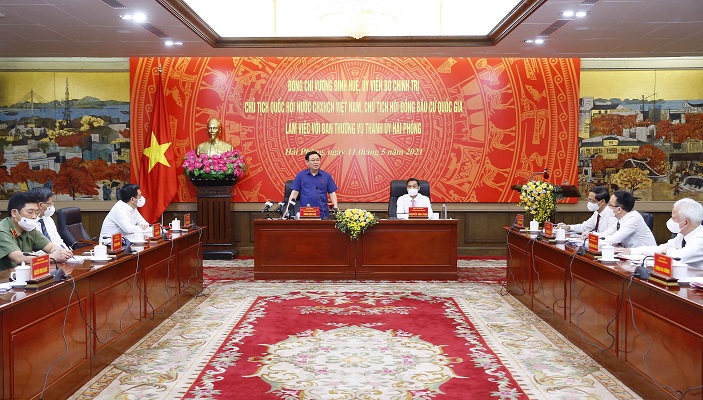 Chủ tịch Quốc hội Vương Đình Huệ chỉ đạo khi làm việc với Ban Thường vụ Thành ủy Hải Phòng.