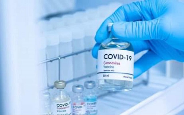 Bộ Công Thương kiến nghị Thủ tướng Chính phủ sớm chỉ đạo xử lý kiến nghị về việc ưu tiên tiêm vaccine phòng COVID-19 cho người lao động tại hệ thống phân phối bán lẻ để kịp thời bảo vệ người lao động tại tuyến đầu chống dịch trước diễn biến ngày càng phức tạp của dịch bệnh COVID-19, bảo đảm hoạt động cung ứng hàng hóa thiết yếu cho người dân.