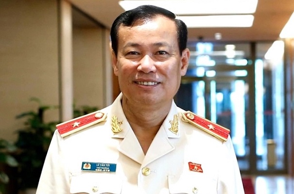 Thiếu tướng Lê Tấn Tới, Thứ trưởng Công an, được bầu làm Chủ nhiệm Ủy ban Quốc phòng An ninh của Quốc hội.