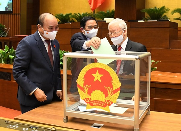 Quốc hội bầu ông Nguyễn Hòa Bình tiếp tục làm Chánh án TANDTC với tỷ lệ 96,19%.
