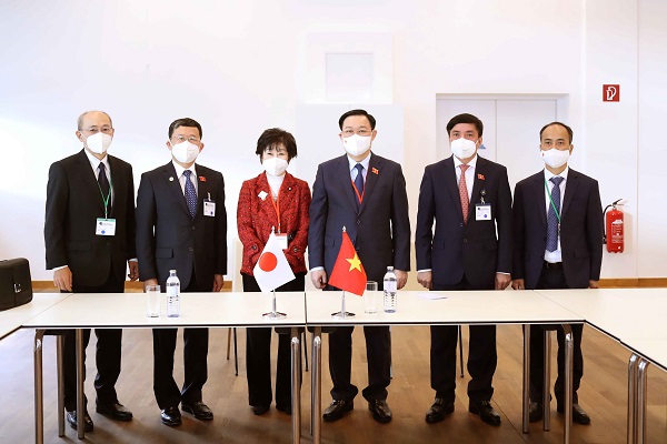 Chủ tịch Quốc hội Vương Đình Huệ mong muốn tới đây Nhật Bản sẽ tiếp tục cung cấp trang thiết bị y tế, hỗ trợ, chuyển nhượng nguồn vaccine còn dôi dư, xem xét hợp tác sản xuất vaccine và thuốc điều trị COVID-19 cho Việt Nam.