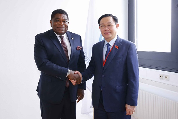 Chủ tịch Quốc hội Vương Đình Huệ hội kiến Tổng Thư ký Liên minh Nghị viện thế giới (IPU) Martin Chungong. với 