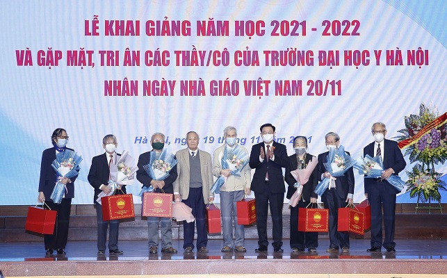 Chủ tịch Quốc hội, GS.TS, Nhà giáo ưu tú Vương Đình Huệ khẳng định khi đến thăm Trường Đại học Y Hà Nội, dự Lễ khai giảng năm học 2021 – 2022.
