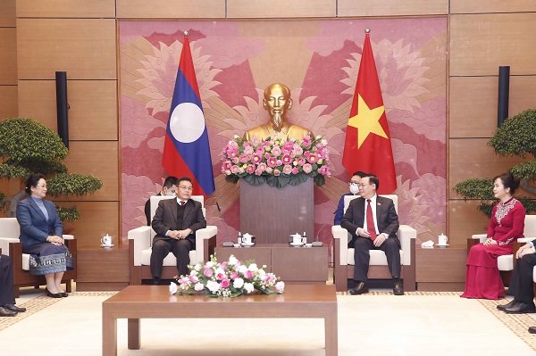 Chủ tịch Quốc hội Vương Đình Huệ khẳng định tại Lễ đón, hội đàm với Chủ tịch Quốc hội nước Cộng hòa Dân chủ Nhân dân Lào.
