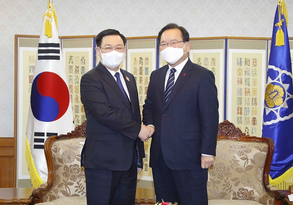Chủ tịch Quốc hội Vương Đình Huệ khẳng định khi hội kiến Thủ tướng Nội các Hàn Quốc Kim Boo Kyum.