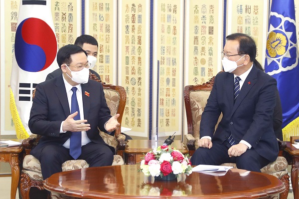 Chủ tịch Quốc hội Vương Đình Huệ khẳng định khi hội kiến Thủ tướng Nội các Hàn Quốc Kim Boo Kyum.