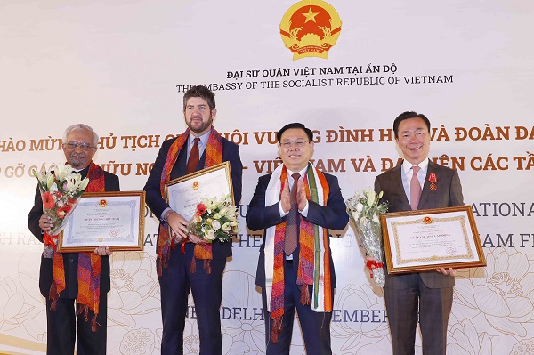 biết, các hội hữu nghị Ấn – Việt đã xây dựng nhiều chương trình hoạt động thiết thực kỷ niệm 50 năm thiết lập quan hệ ngoại giao và 5 năm Đối tác chiến lược toàn diện Việt Nam – Ấn Độ.