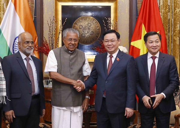 Chủ tịch Quốc hội Vương Đình Huệ đã tiếp Thủ hiến bang Kerala Pinarayi Vijayan. 