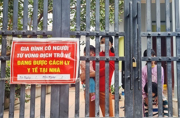 Về quê sớm để cách ly đón Tết Nguyên đán, nhiều hộ dân ở xã Thiệu Phú, huyện Thiệu Hóa, tỉnh Thanh Hóa được chính quyền vận động khóa trái cửa cổng.