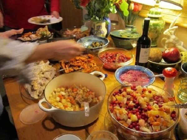 Theo truyền thống, người Estonia sẽ cố gắng ăn bảy bữa trong ngày đầu năm mới. 
