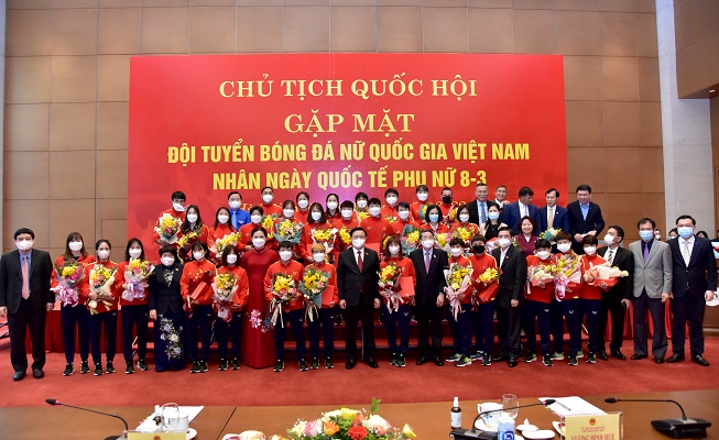 Chủ tịch Quốc hội Vương Đình Huệ gửi tới các thành viên Đội tuyển bóng đá nữ Việt Nam những tình cảm thân thiết và lời chúc mừng tốt đẹp nhất.