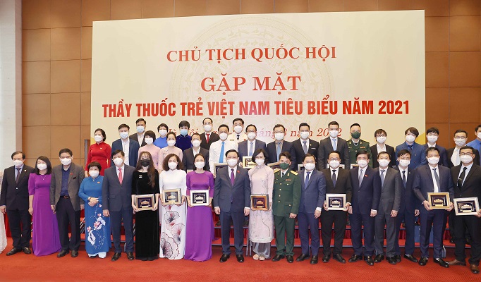 Đảng, Nhà nước và nhân dân cả nước, cộng đồng người Việt Nam ở nước ngoài luôn ghi nhận và cảm ơn các thầy thuốc nói chung và thầy thuốc trẻ nói riêng.