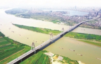 Thương mại ven sông Hồng phát triển theo hướng nào?