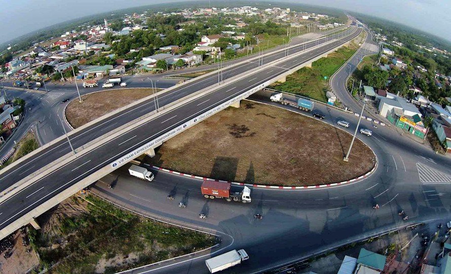 dự án đầu tư xây dựng đường cao tốc Biên Hòa - Vũng Tàu (giai đoạn 1) là một trong số 3 dự án đường cao tốc do Bộ GT-VT chuẩn bị đầu tư đã được Chính phủ đưa vào danh mục các dự án thuộc Chương trình phục hồi và phát triển kinh tế - xã hội.