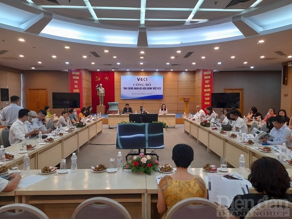 Toàn cảnh Lễ Công bố quyết định công nhận hội viên chính thức VCCI. Ảnh: Nguyễn Việt