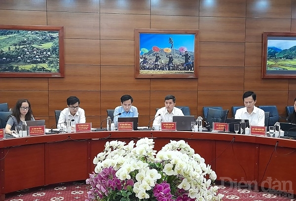 Đoàn công tác đã nghe Hiệp hội Doanh nghiệp tỉnh báo cáo về tình hình đội ngũ doanh nhân, cộng đồng doanh nghiệp của tỉnh Lào Cai. Ảnh: Nguyễn Việt