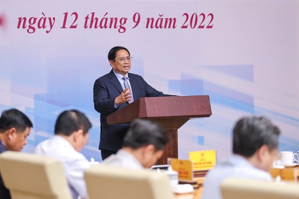 Thủ tướng Phạm Minh Chính: Phải luôn hết sức bình tĩnh, bám sát tình hình thực tiễn để có chính sách phù hợp, kịp thời, hiệu quả. Ảnh VGP/Nhật Bắc