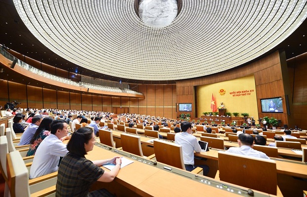 Ngày 7/11, Bộ trưởng Bộ Kế hoạch và Đầu tư Nguyễn Chí Dũng, thừa ủy quyền của Thủ tướng Chính phủ trình bày Tờ trình về dự án Luật Đấu thầu (sửa đổi). Ảnh: QH