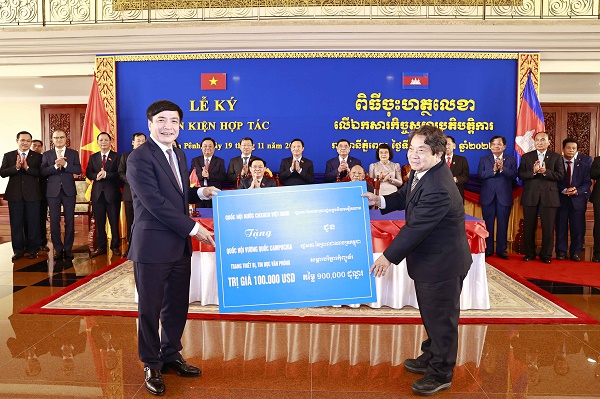 Chủ tịch Quốc hội Campuchia cảm ơn Việt Nam đã hỗ trợ xây dựng Tòa nhà hành chính và trang thiết bị cho Quốc hội Campuchia, góp phần nâng cao hiệu quả làm việc của Quốc hội Campuchia. Dự kiến công trình này sẽ hoàn thành trong năm 2024.