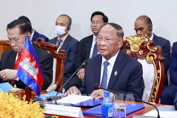 Chủ tịch Quốc hội Campuchia Samdech Heng Samrin tại cuộc hội đàm với Chủ tịch Quốc hội Vương Đình Huệ. Ảnh: Doãn Tấn – TTXVN
