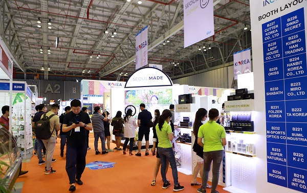 Hội chợ Vietnam Expo lần thứ 20 quy tụ 550 gian hàng của hơn 520 doanh nghiệp đến từ 20 quốc gia và vùng lãnh thổ, trải rộng trên diện tích 10,000m2. Ảnh: Hoàng Diệp