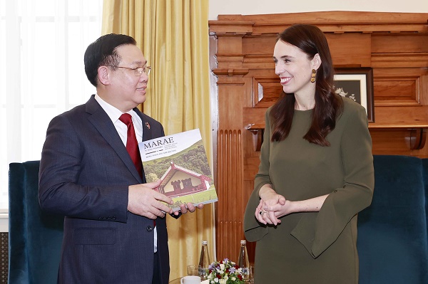 Thủ tướng Jacinda Arden cho biết, hai nước tiếp tục tăng cường hợp tác về giáo dục và sẵn sàng tạo điều kiện cho lao động Việt Nam, nhất là lao động tay nghề cao làm việc tại New Zealand, ưu tiên lao động trong các lĩnh vực y tế, xây dựng, nông nghiệp. Ảnh: Doãn Tấn