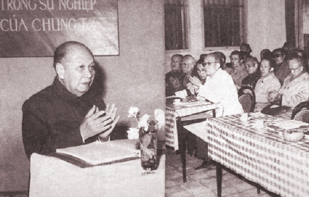 Ông Trường Chinh dự Hội nghị khoa học kỷ niệm 40 năm Đảng ta công bố Đề cương về văn hóa Việt Nam ngày 27/12/1983.