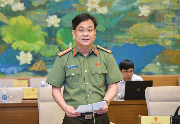 Đại tá Vũ Huy Khánh – Ủy viên Thường trực Ủy ban Quốc phòng và An ninh. Ảnh: QH
