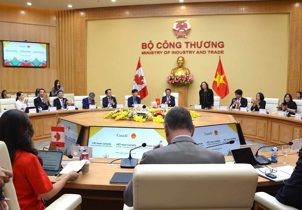 Phó Chủ tịch VCCI Nguyễn Quang Vinh tham dự phiên họp toàn thể Kỳ họp lần II Ủy ban Hỗn hợp về Kinh tế Việt Nam – Canada tại trụ sở Bộ Công Thương.