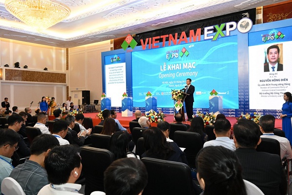 Bộ trưởng Bộ Công Thương Nguyễn Hồng Diên nhấn mạnh tại Lễ khai mạc Hội chợ Thương mại Quốc tế Việt Nam (Vietnam Expo). Ảnh: Thiên Trang