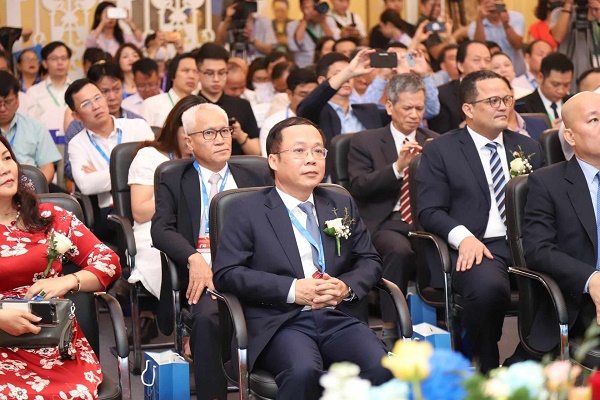 Phó Chủ tịch VCCI Bùi Trung Nghĩa tham dự Lễ khai mạc Vietnam Expo. Ảnh: Thiên Trang
