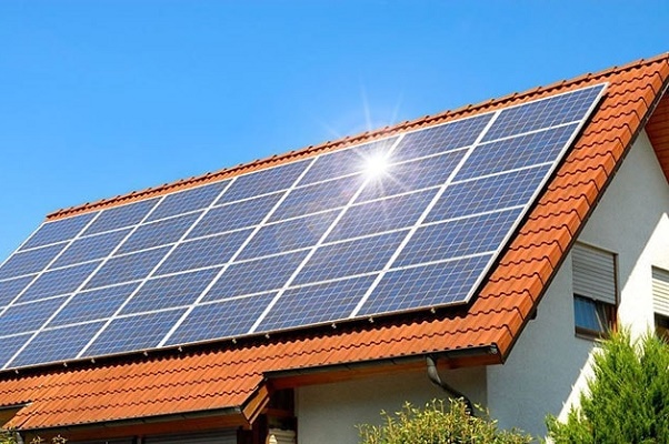 các cơ quan, tổ chức, cá nhân được quyền phát hoặc không phát sản lượng điện dư (nếu có) của điện mặt trời mái nhà tự sản, tự tiêu vào hệ thống điện quốc gia. 