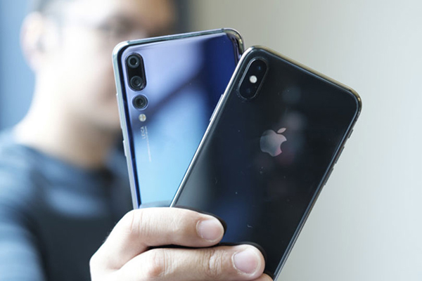 Cả Huawei và Apple đều đang gặp bất lợi trước cuộc chiến thương mại Mỹ - Trung.