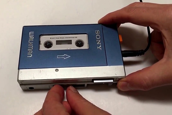 Sony Walkman TPS-L2 được ra mắt năm 1979 đã tạo nên một cuộc cách mạng nghe nhạc.